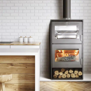 Lacunza Altea wood-burning kitchen stove in a modern kitchen
